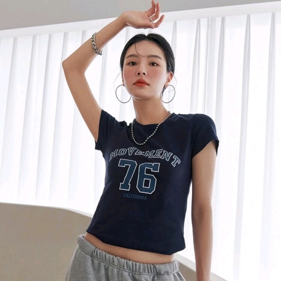 🆕️Varsity Tee by 𝐃𝐀𝐙𝐘 - Picture 1 of 3